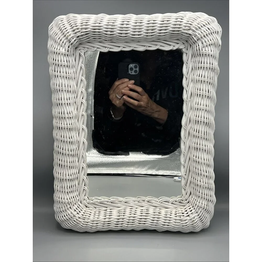 White Wicker Wall Mirror Shabby Chic Cottagecore 12x16 Hanging VTG Hong Kong - Picture 2 of 13